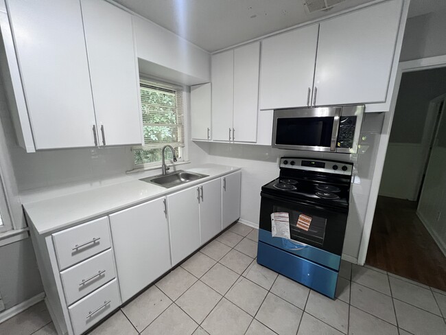 582 Boyds Dr SE in Marietta, GA - Foto de edificio - Building Photo