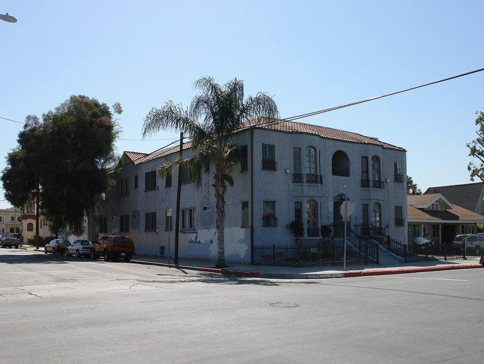 556 N Oxford Ave in Los Angeles, CA - Foto de edificio