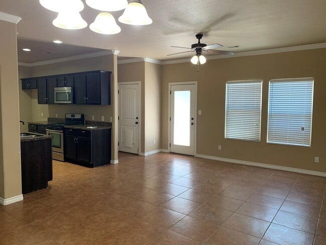 7230 Manford Ln in Odessa, TX - Foto de edificio - Building Photo