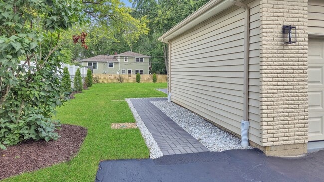 5S388 Allister Ln in Naperville, IL - Building Photo - Building Photo