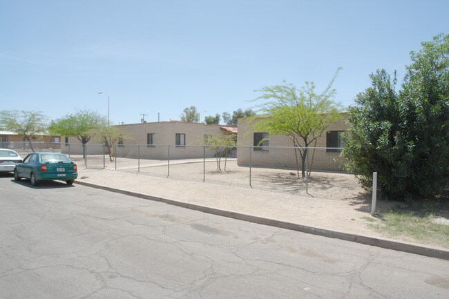 2250 E Warwick Vista in Tucson, AZ - Foto de edificio - Building Photo