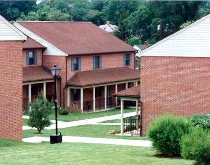 Franklin Manor Apartments in Martinsburg, WV - Building Photo