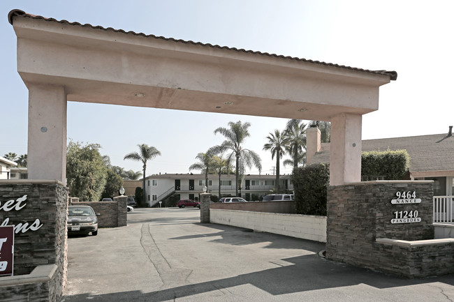 Sunset Palms Apartments in Downey, CA - Building Photo - Building Photo