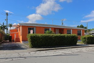 408-414 Malverne Rd in West Palm Beach, FL - Building Photo
