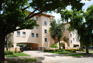 Villas Capellanias in Coral Gables, FL - Building Photo - Building Photo