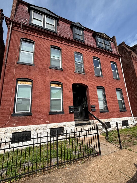 2317 Indiana Ave, Unit 2F in St. Louis, MO - Building Photo