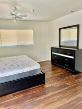 8335 Burnet Ave in North Hills, CA - Foto de edificio - Building Photo