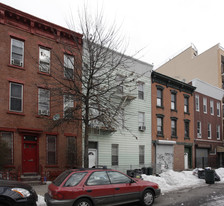 145 Green St in Brooklyn, NY - Building Photo