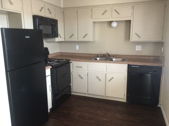 Morgan Manor in Killeen, TX - Building Photo - Building Photo