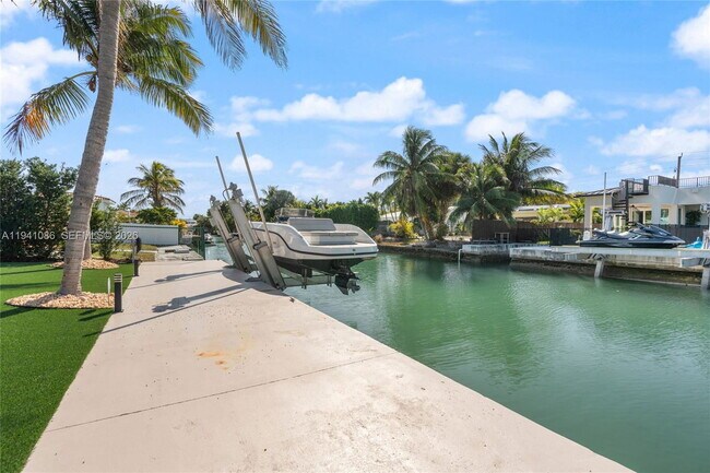 7810 Hawthorne Ave in Miami Beach, FL - Building Photo - Building Photo