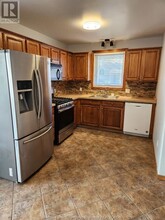 4061 Maple Leaf Crescent in Windsor, ON - Building Photo - Building Photo