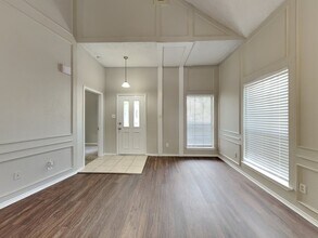104 NE Timber Ridge Dr in Burleson, TX - Building Photo - Building Photo