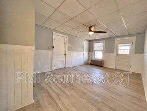 484 Pleasant St in Windham, CT - Building Photo - Building Photo