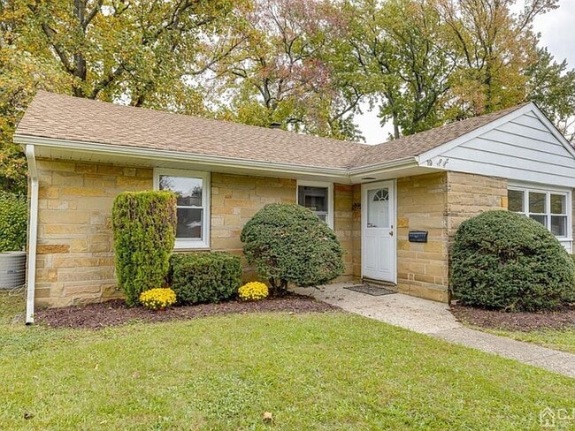 19 Melville Rd in Edison, NJ - Building Photo - Building Photo