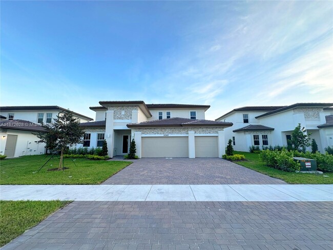 12268 SW 43rd St in Davie, FL - Foto de edificio - Building Photo