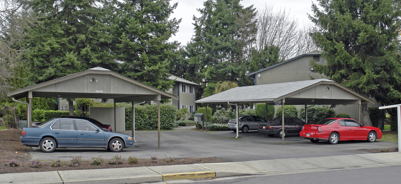 Sleepy Hollow Court Apartments in Puyallup, WA - Building Photo