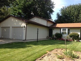 2303 Carlisle Dr in Champaign, IL - Building Photo