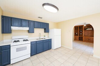 2408 Milford Ct in Laredo, TX - Foto de edificio - Building Photo
