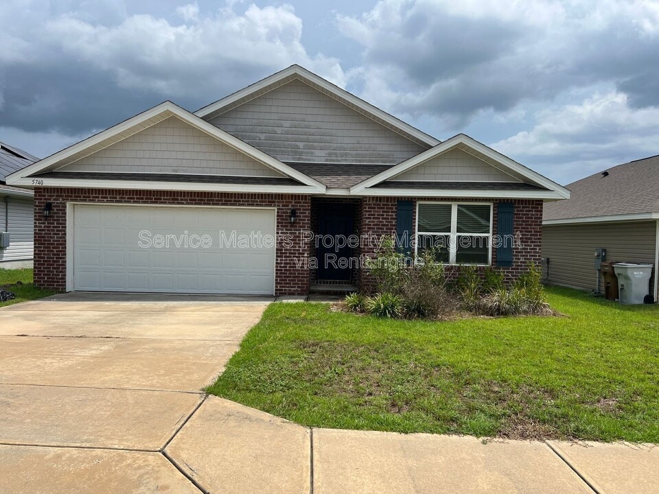 5740 Guinevere Ln in Milton, FL - Foto de edificio