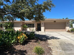 3626 10th St NE in St. Petersburg, FL - Building Photo - Building Photo