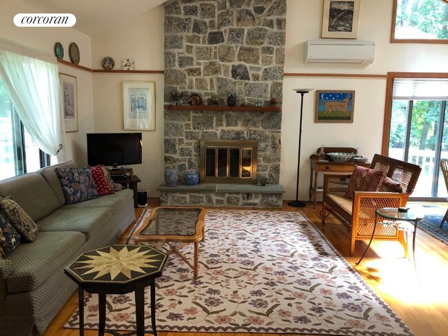 17 St Mary's Rd in Shelter Island, NY - Building Photo - Building Photo