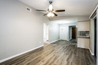 813 Regal Palm Ct in Brandon, FL - Foto de edificio - Building Photo