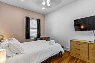 1806 Arizona Ave, Unit 1 in El Paso, TX - Foto de edificio - Building Photo