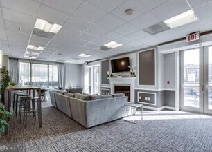 2726 Gallows Rd, Unit 110 in Vienna, VA - Foto de edificio - Building Photo