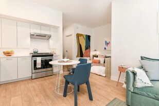 850 W Madison St in Chicago, IL - Building Photo