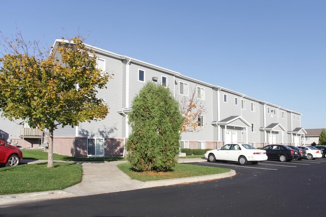 TRIO Townhomes in Allendale, MI - Foto de edificio - Building Photo