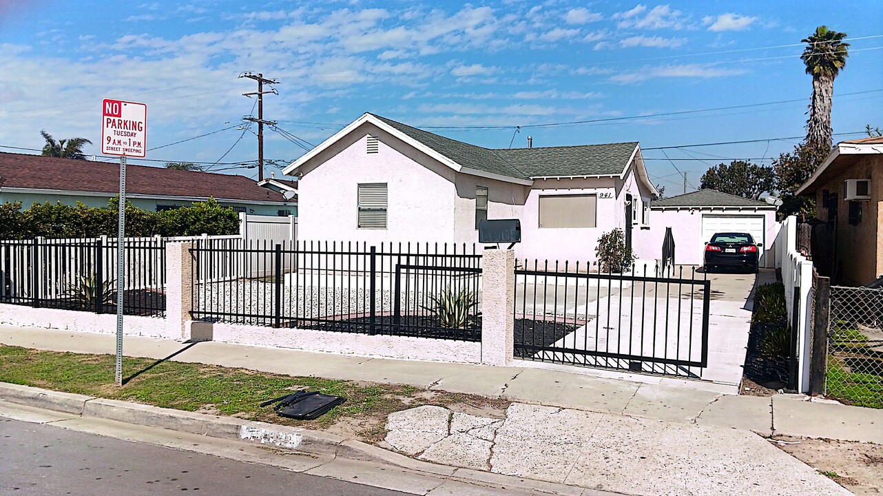 941 W 133rd St in Compton, CA - Building Photo