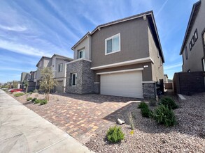 312 Mount Tyndall St in Henderson, NV - Foto de edificio - Building Photo
