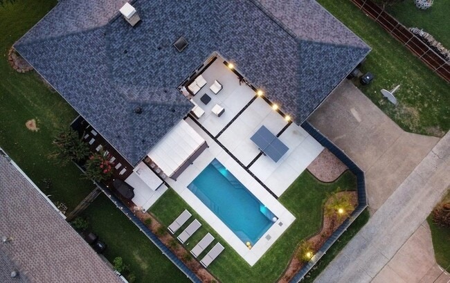 property at 4008 Hatherly Dr