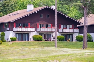 18 Bunker Ln in Bartlett, NH - Building Photo