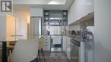 10 De Boers Dr in Toronto, ON - Building Photo - Building Photo