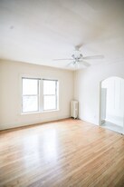 1100 W Roscoe St in Chicago, IL - Building Photo