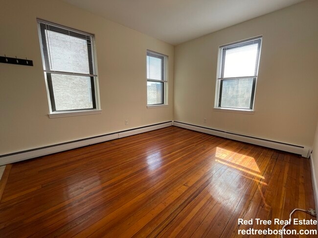 64 Brighton Ave, Unit 209 in Boston, MA - Building Photo - Building Photo