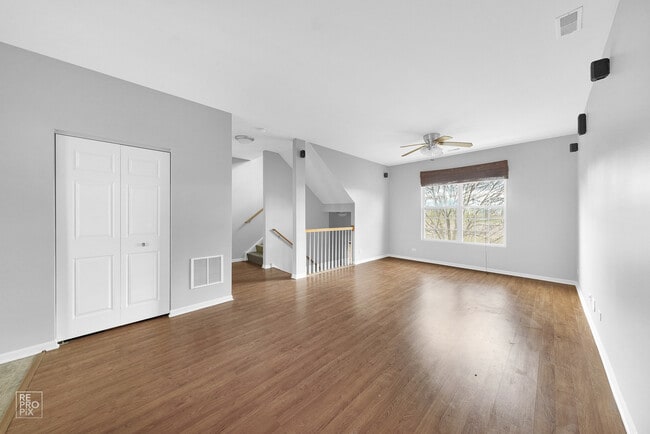 1579 W Turtle Creek Ln in Round Lake, IL - Building Photo - Building Photo