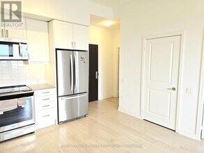 8-LPH28 Nahani Way in Mississauga, ON - Building Photo - Building Photo