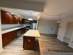 385 Massachusetts Ave in Arlington, MA - Building Photo - Building Photo