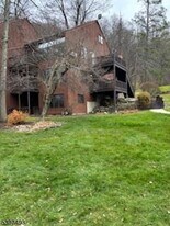 9 Augusta Dr in Vernon, NJ - Building Photo