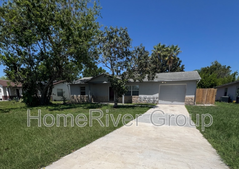 417 Cart Ct in Kissimmee, FL - Building Photo