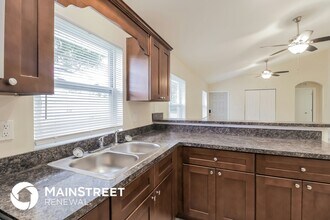 312 Oak St, Unit B in New Smyrna Beach, FL - Building Photo - Building Photo