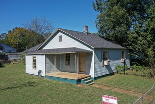 3610 Fairview St SW in Huntsville, AL - Building Photo