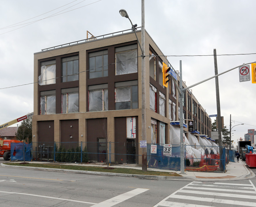 643 Lawrence Ave W in Toronto, ON - Building Photo