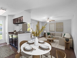 Timberlake Apartments in Sarasota, FL - Building Photo - Building Photo