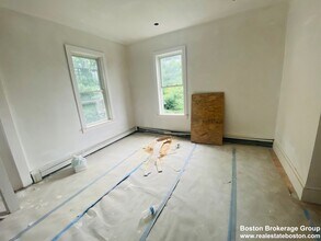 74 Marine Rd, Unit 2 in Boston, MA - Foto de edificio - Building Photo
