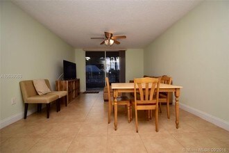 8215 Lake Dr-Unit -104 in Doral, FL - Foto de edificio - Building Photo