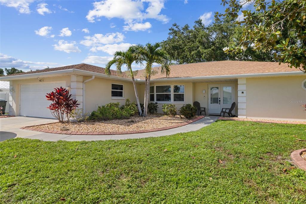 5776 Augusta Cir in Sarasota, FL - Building Photo