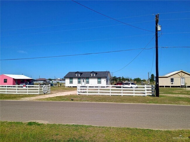 12 Valdez Rd in Monte Alto, TX - Building Photo - Building Photo